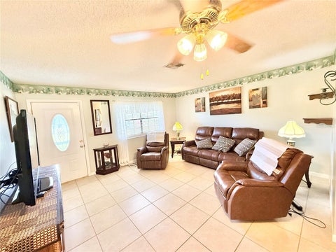 Tiny photo for 1031 Park Avenue, Tavares, FL 32778 (MLS # G5119533)
