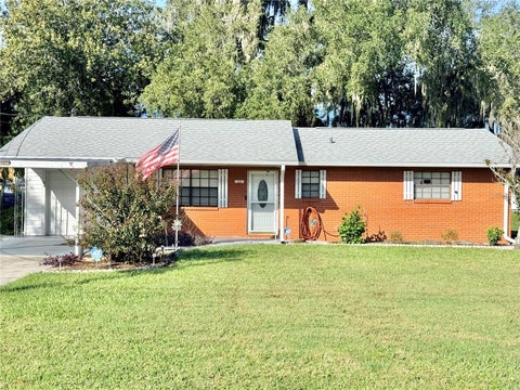 Photo of 1031 Park Avenue, Tavares, FL 32778 (MLS # G5119533)