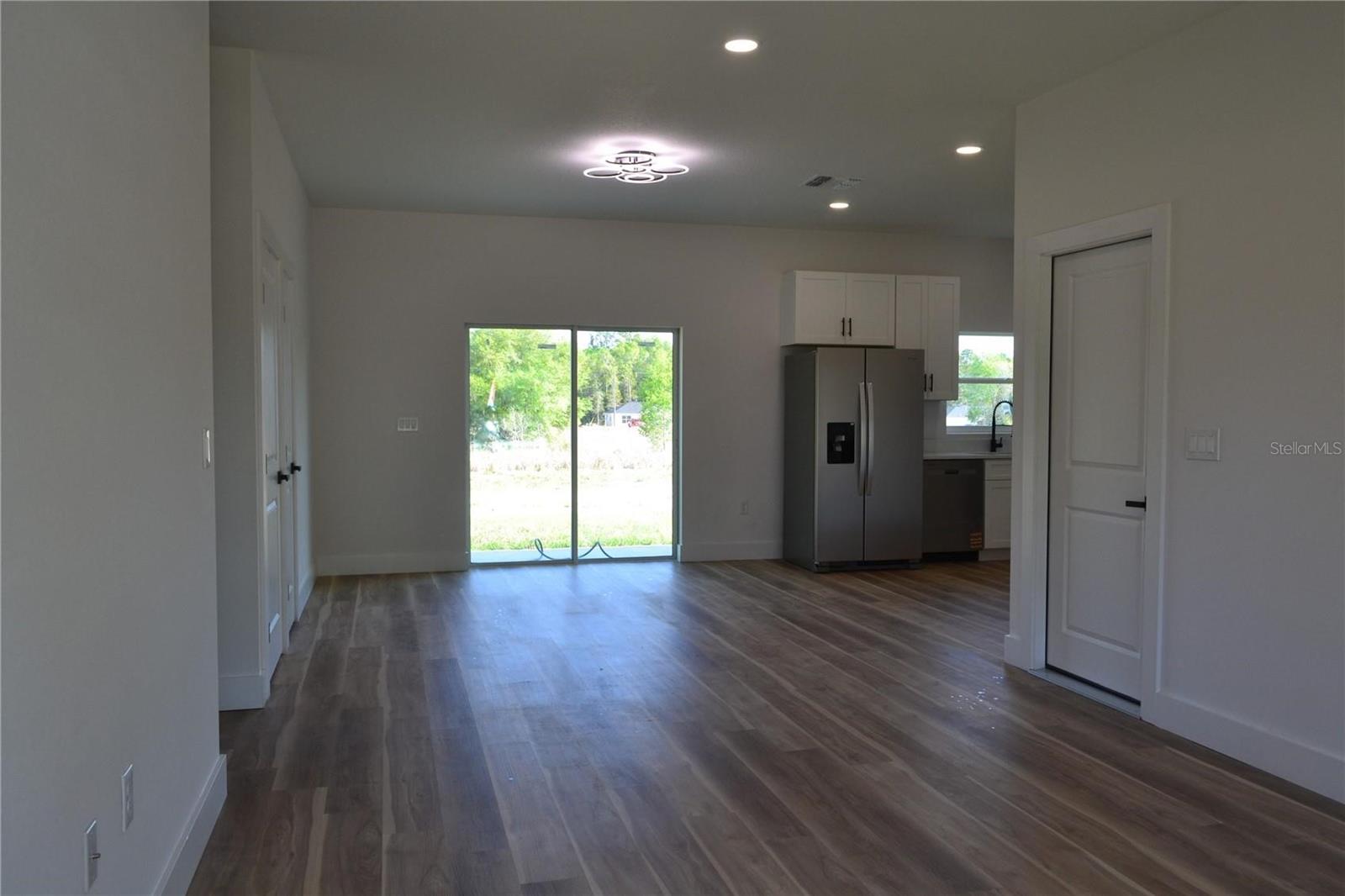RAINBOW PARK UN 02 - Residential Lease