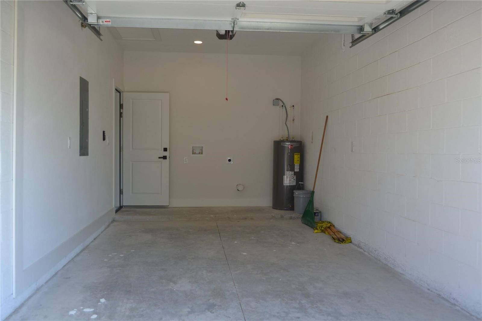 RAINBOW PARK UN 02 - Residential Lease