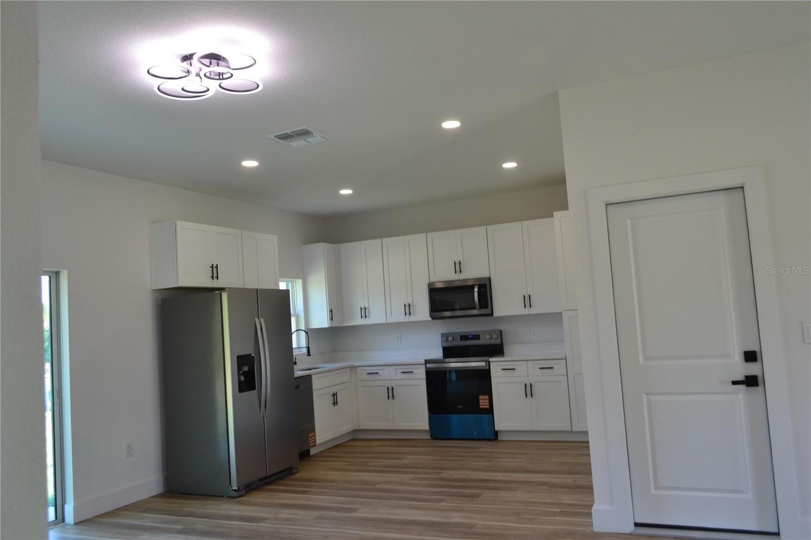 RAINBOW PARK UN 02 - Residential Lease