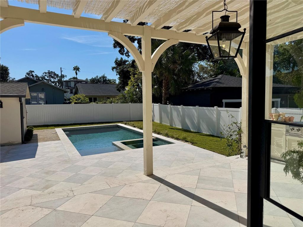 Photo of 706 W Amelia Avenue, Tampa, FL 33602 (MLS # TB8450709)