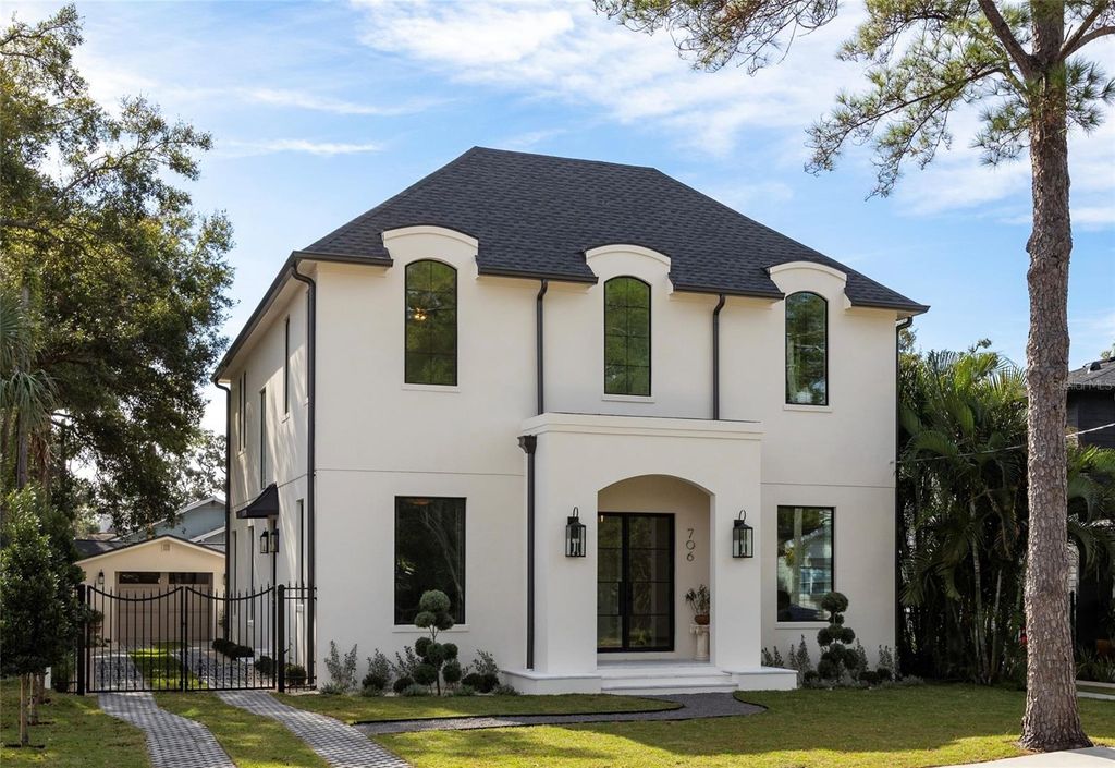 Photo of 706 W Amelia Avenue, Tampa, FL 33602 (MLS # TB8450709)