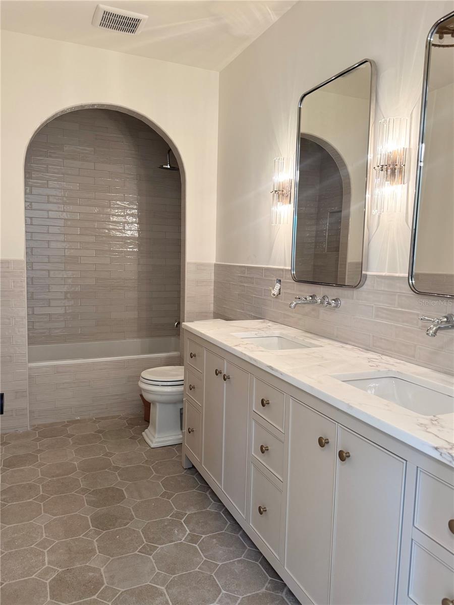 RIDGEWOOD PARK - Residential