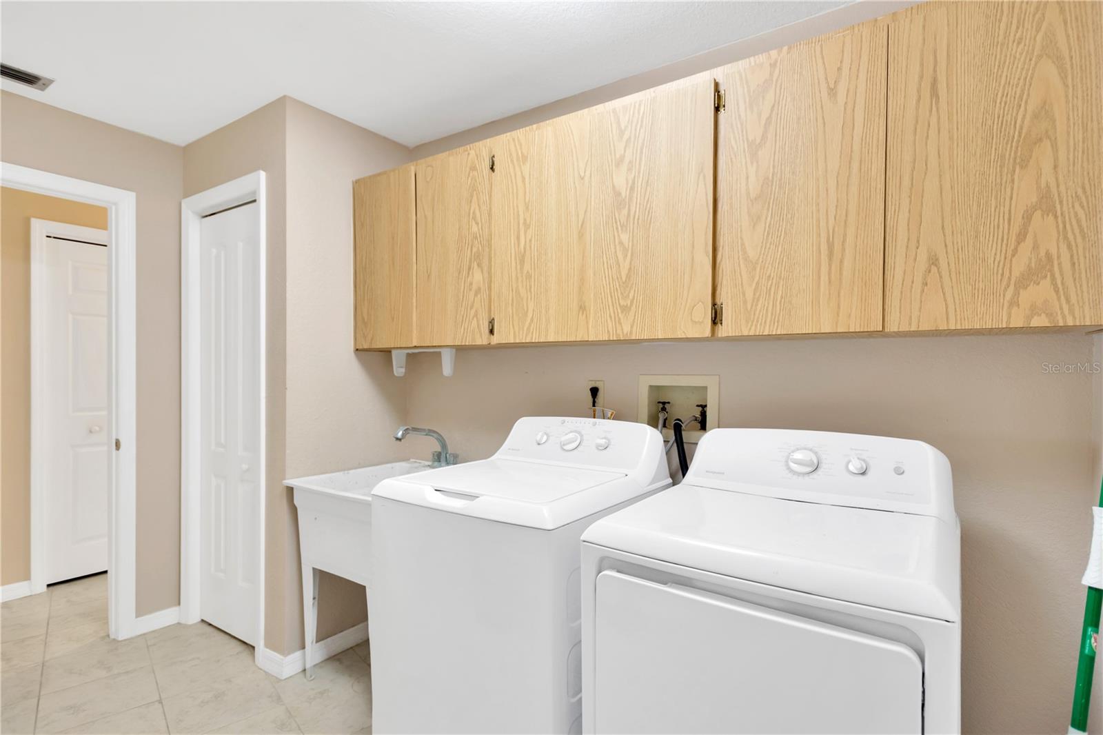 BRIDGEPORT ESTATES - Residential Lease