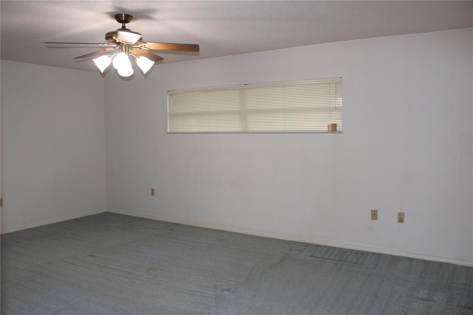 VILLAGE GREEN PH 02 - Residential