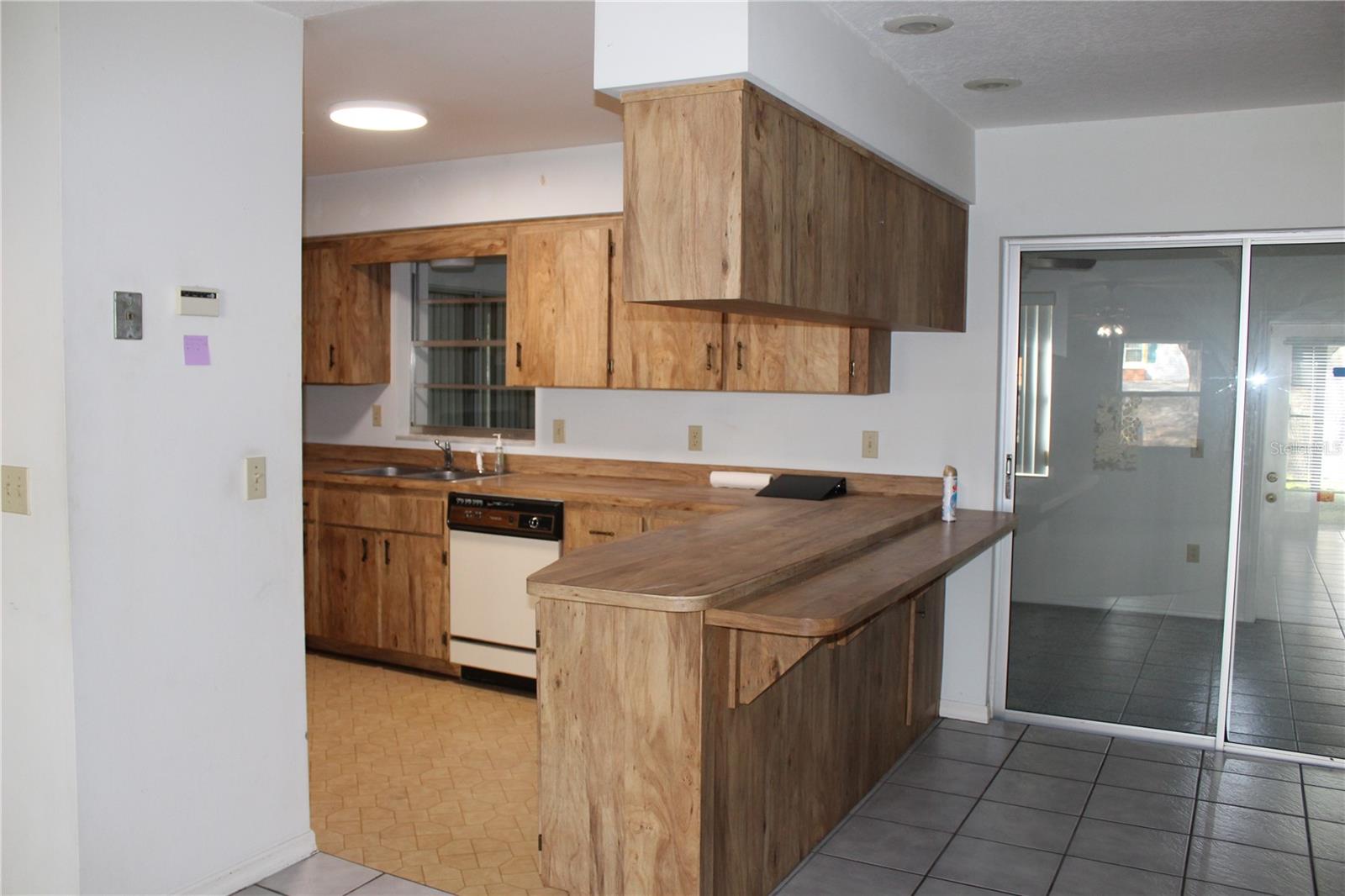 VILLAGE GREEN PH 02 - Residential