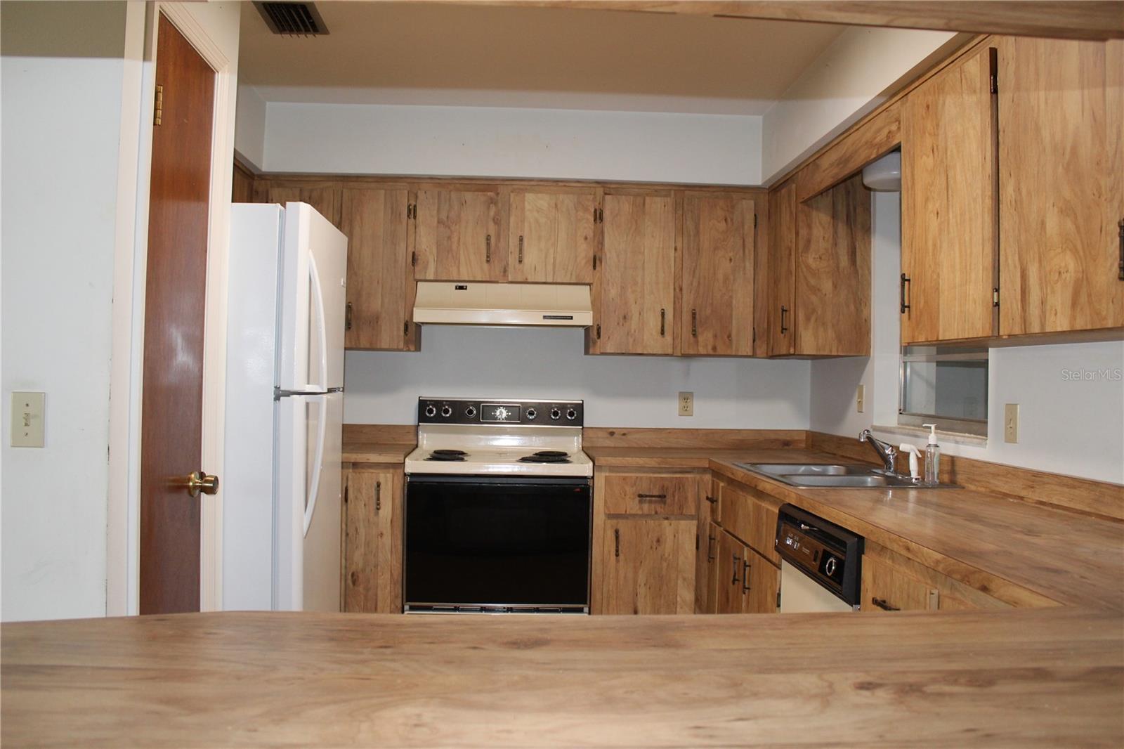 VILLAGE GREEN PH 02 - Residential