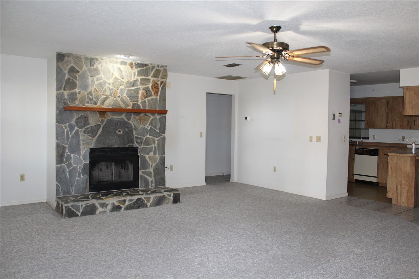 VILLAGE GREEN PH 02 - Residential