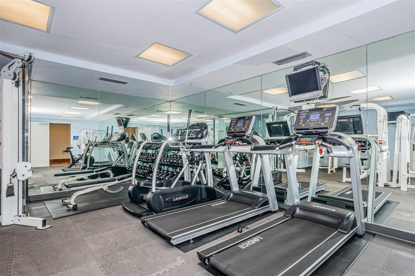 UTOPIA CONDO - Residential