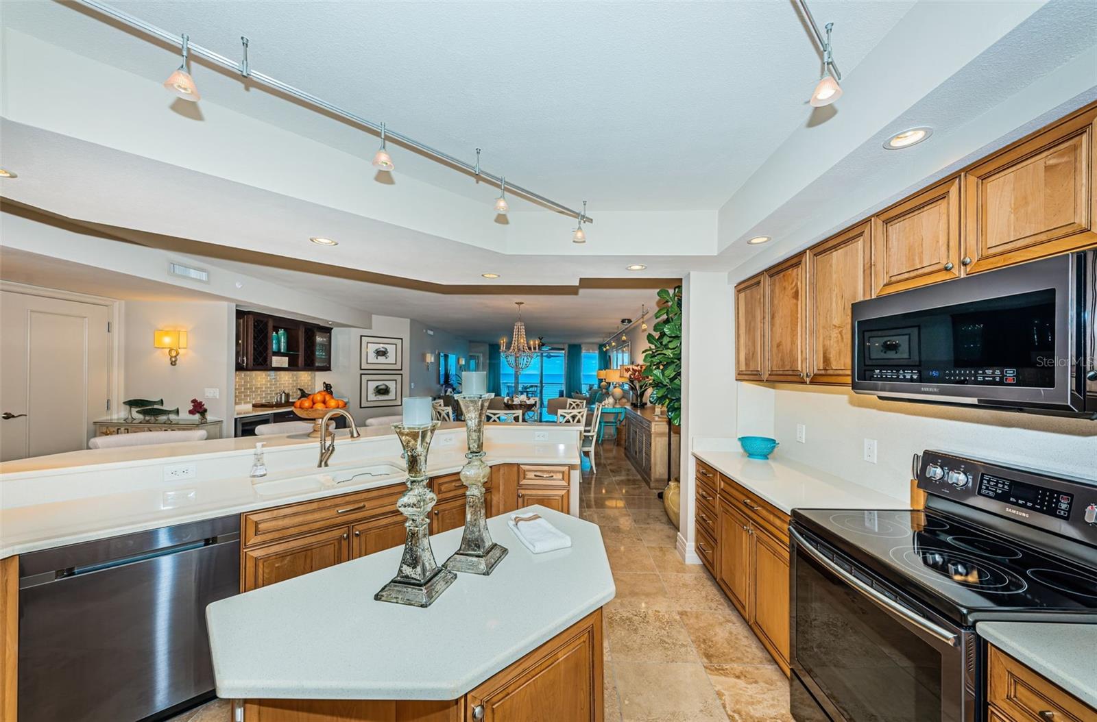 UTOPIA CONDO - Residential