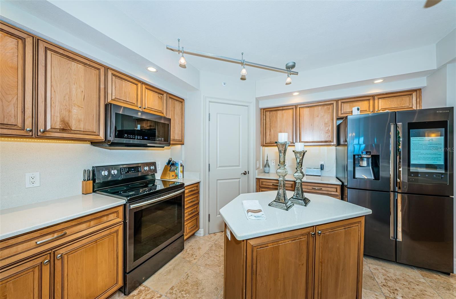 UTOPIA CONDO - Residential