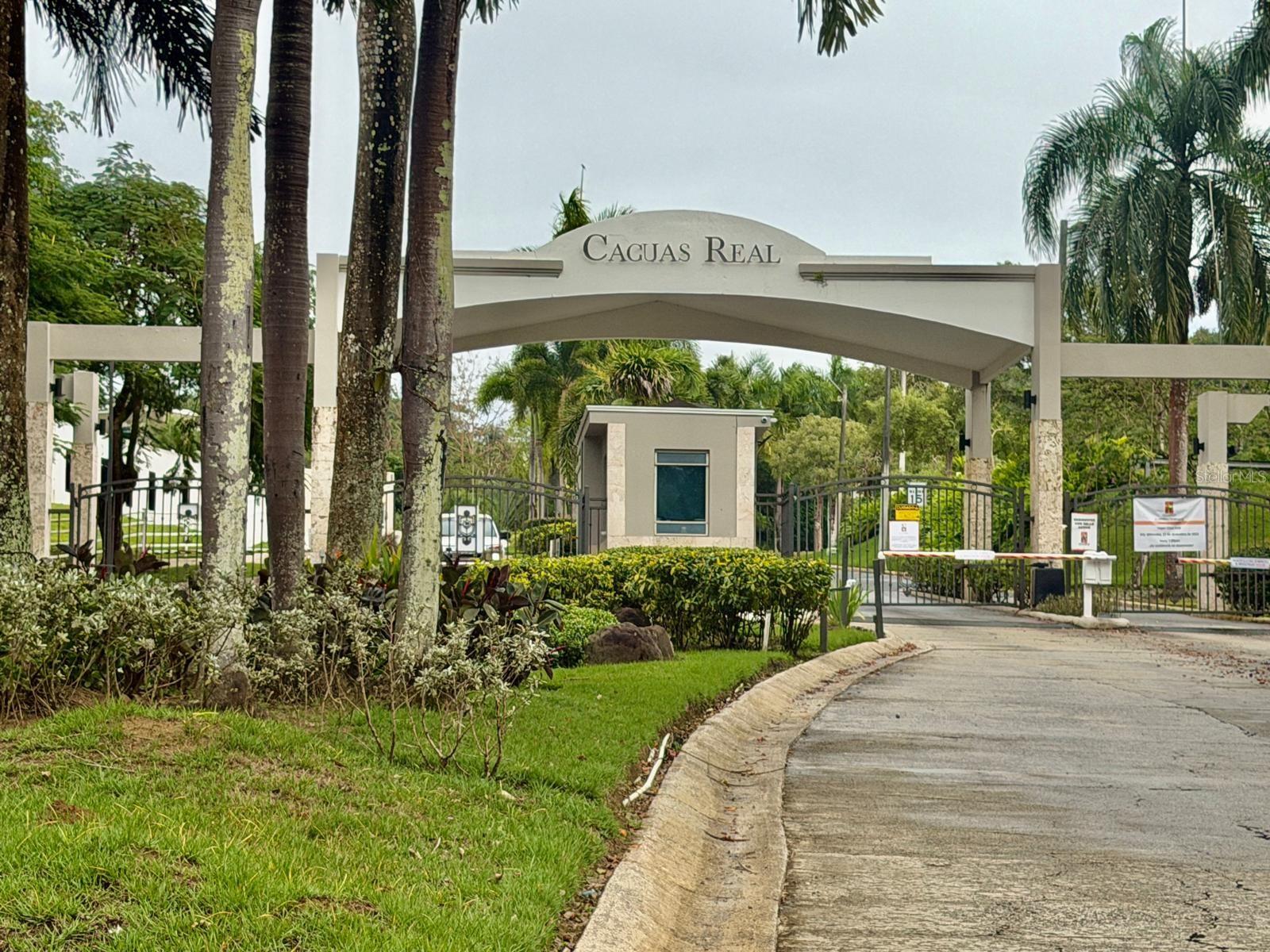 URB CAGUAS REAL - Residential