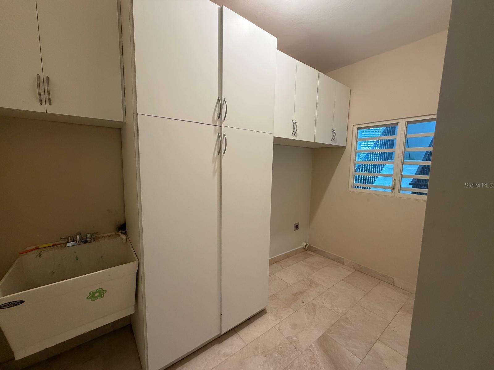 URB CAGUAS REAL - Residential