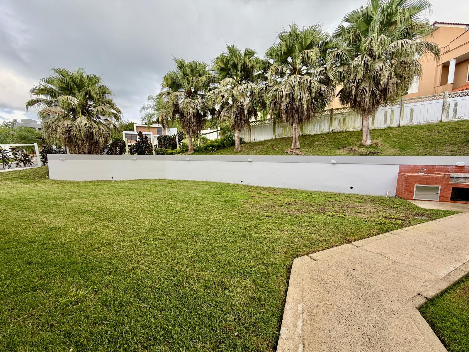 URB CAGUAS REAL - Residential