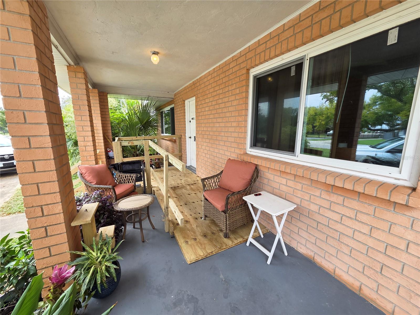 1836 S PALMETTO AVENUE