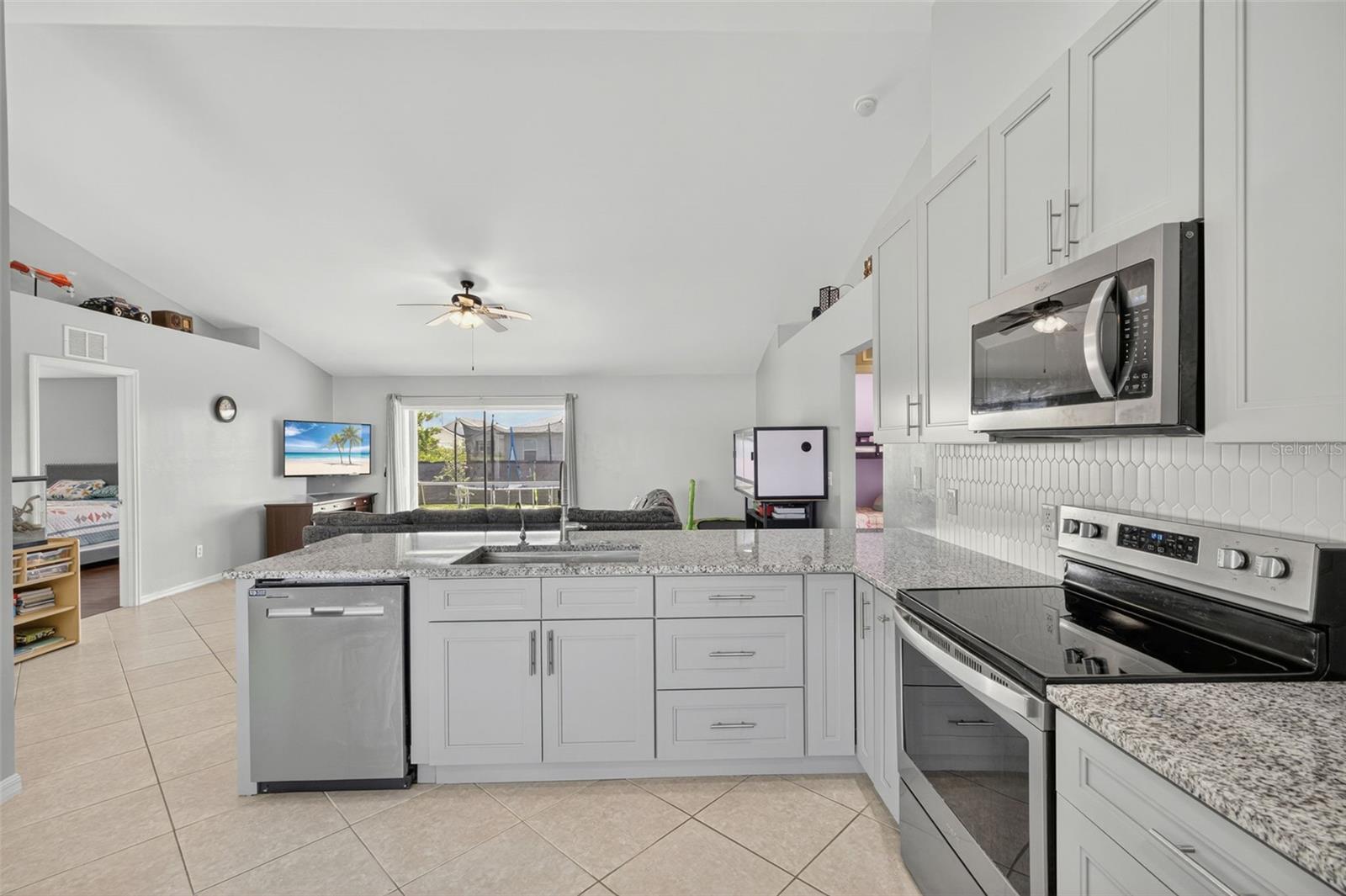 2525 NE 4TH PLACE