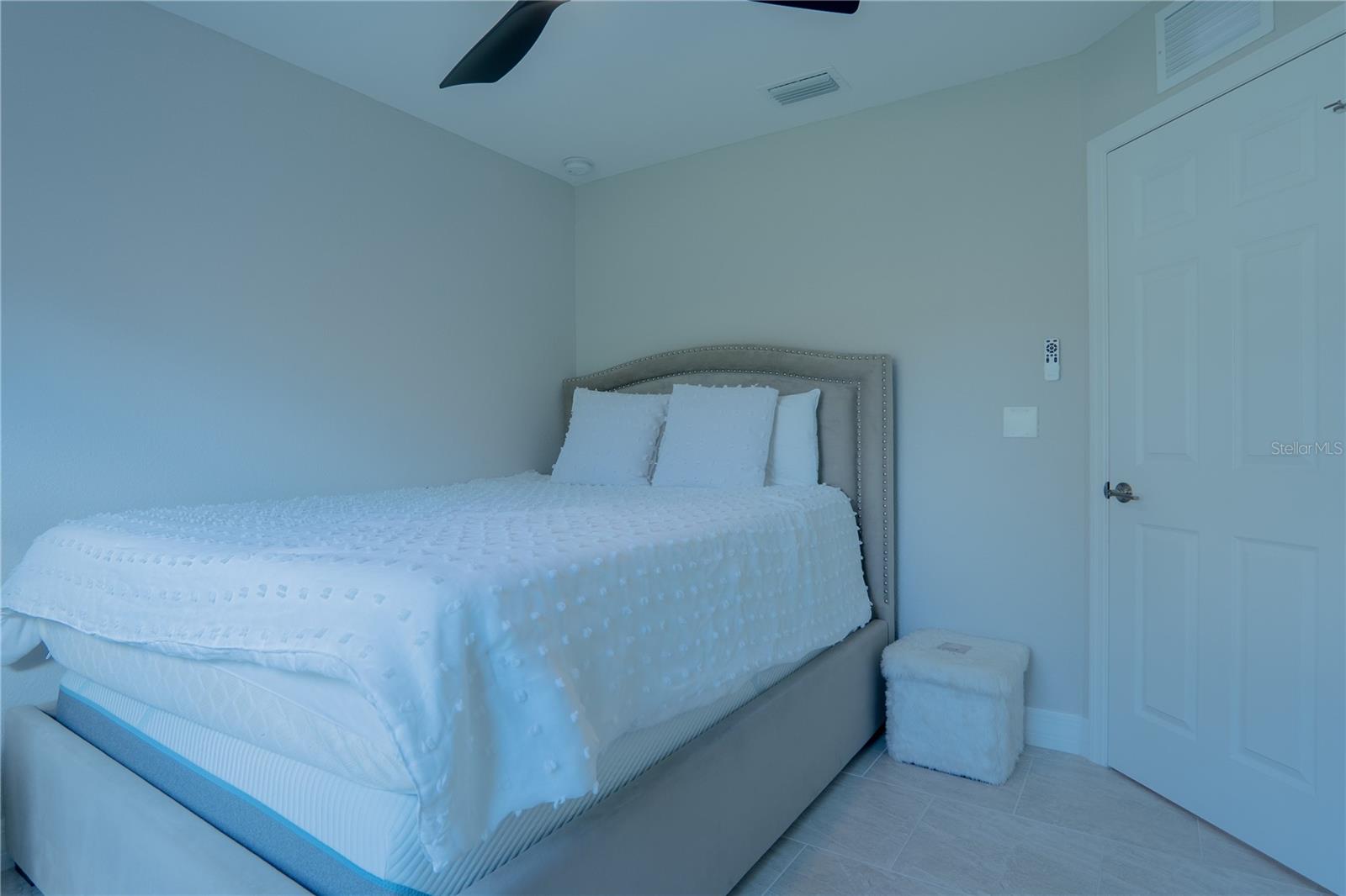 1586 - PORT CHARLOTTE SUB 32 - Residential Lease