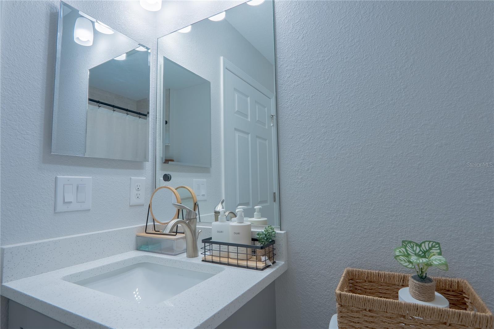 1586 - PORT CHARLOTTE SUB 32 - Residential Lease