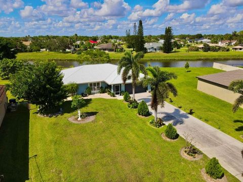 A home in PORT SAINT LUCIE