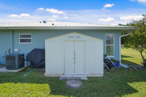 A home in PORT SAINT LUCIE