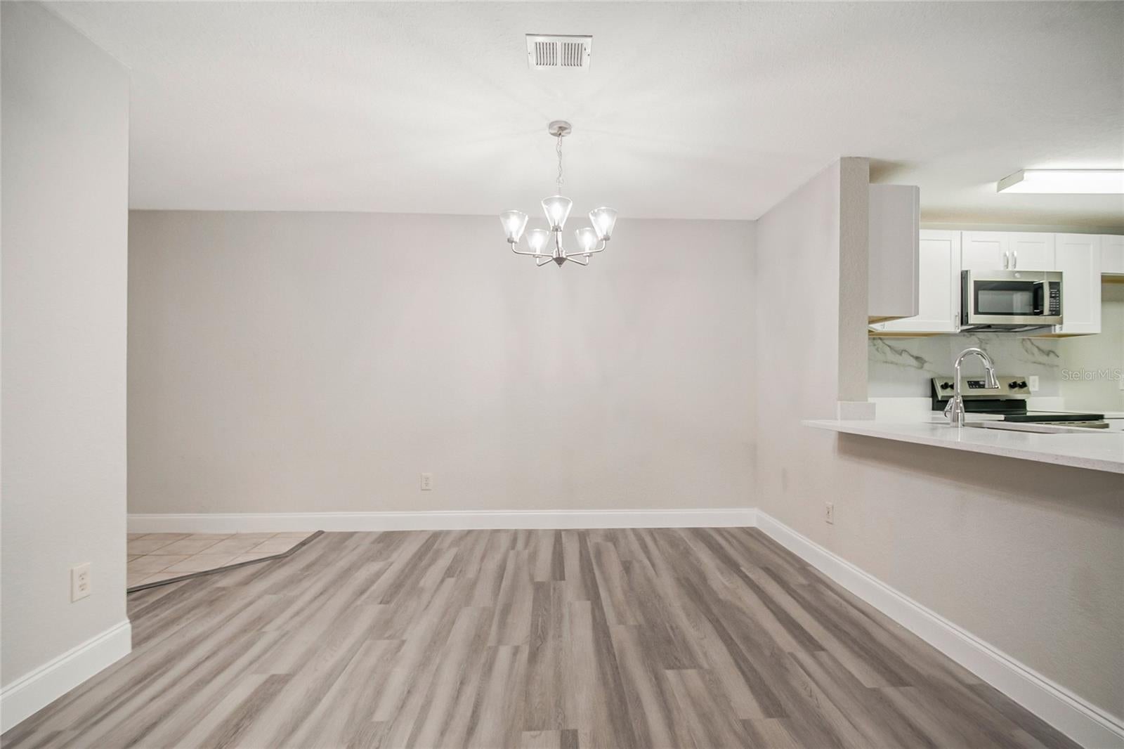 7511 SEURAT STREET 10102