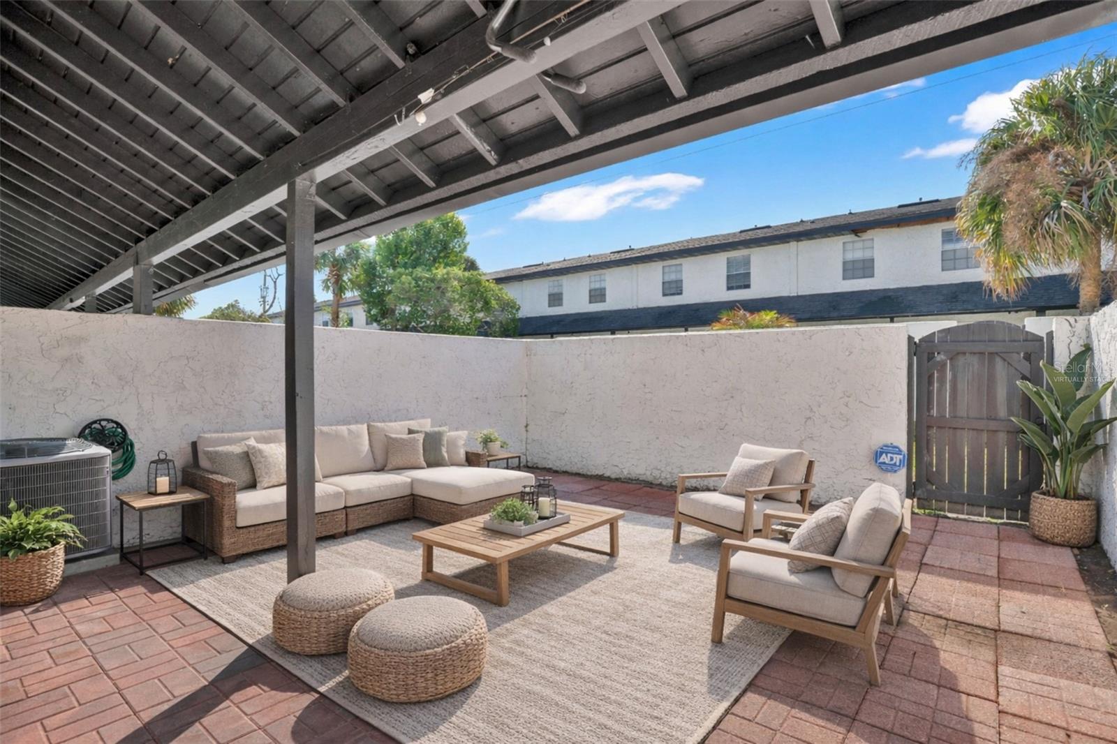 SEMORAN CLUB CONDO - Residential