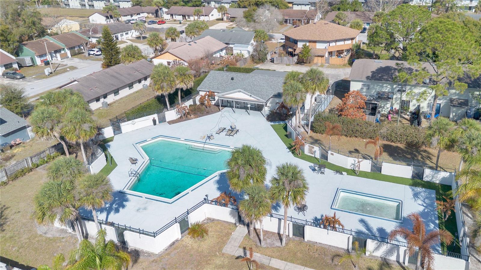 SEMORAN CLUB CONDO - Residential