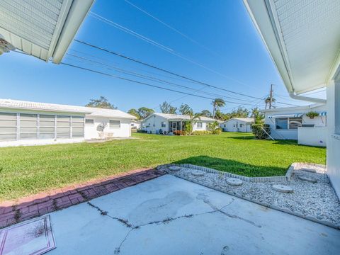 A home in SEMINOLE