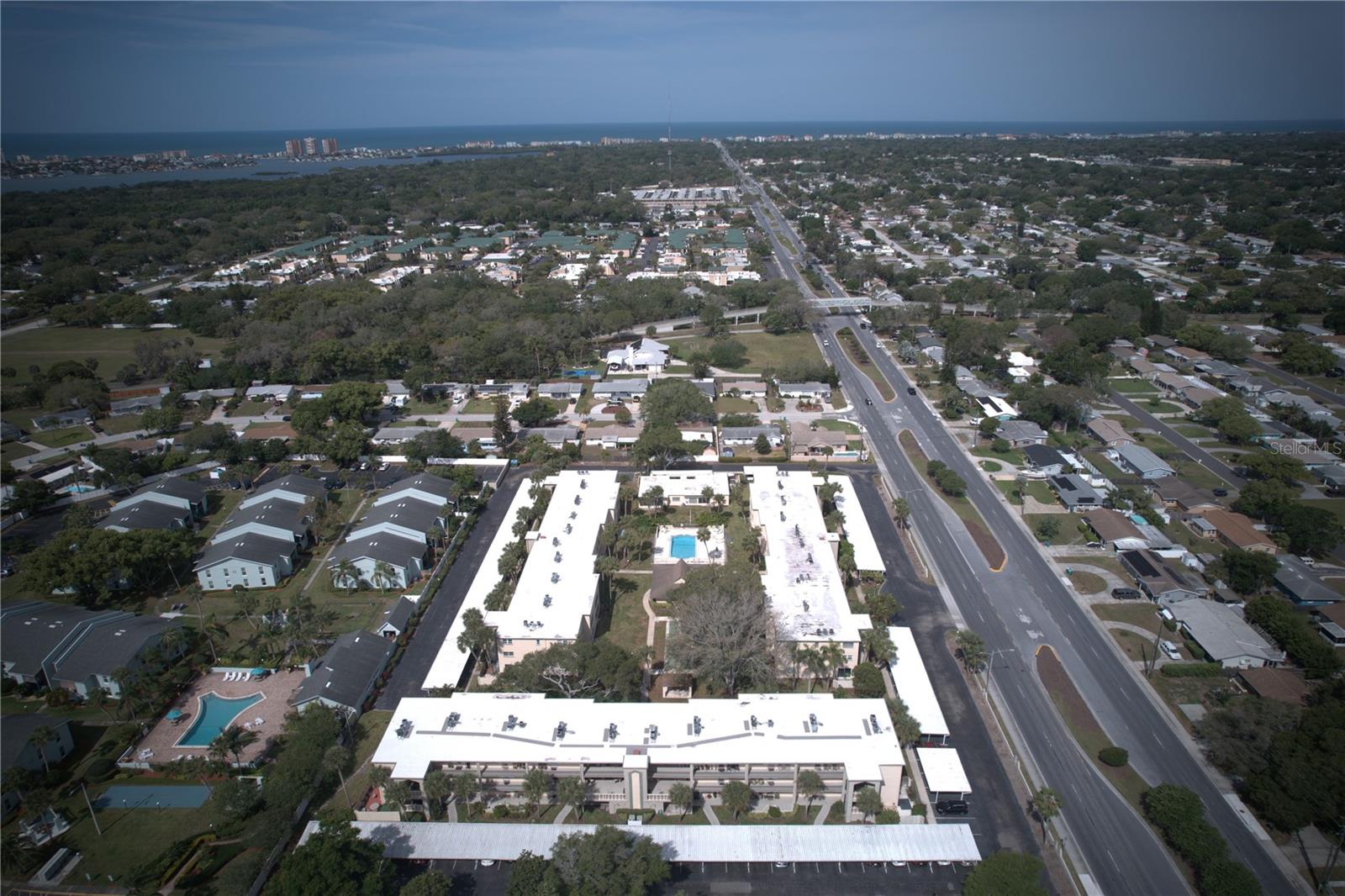 SEMINOLE SQUARE APTS - Residential