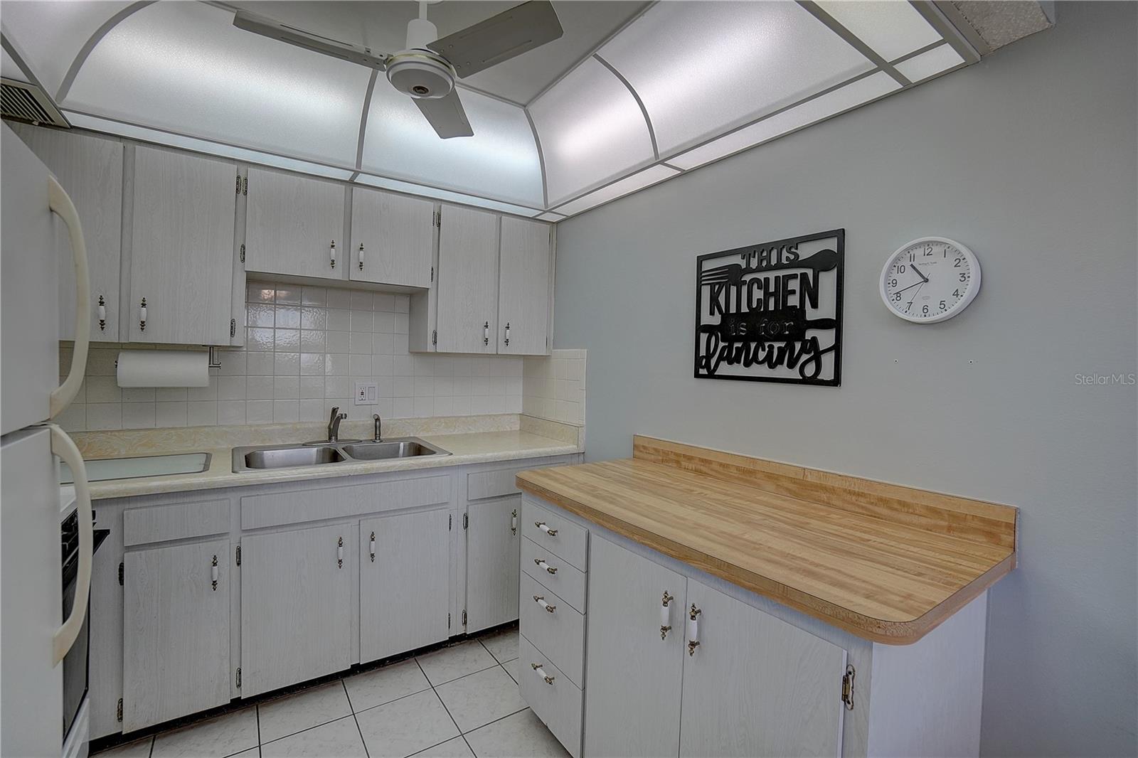 SEMINOLE SQUARE APTS - Residential