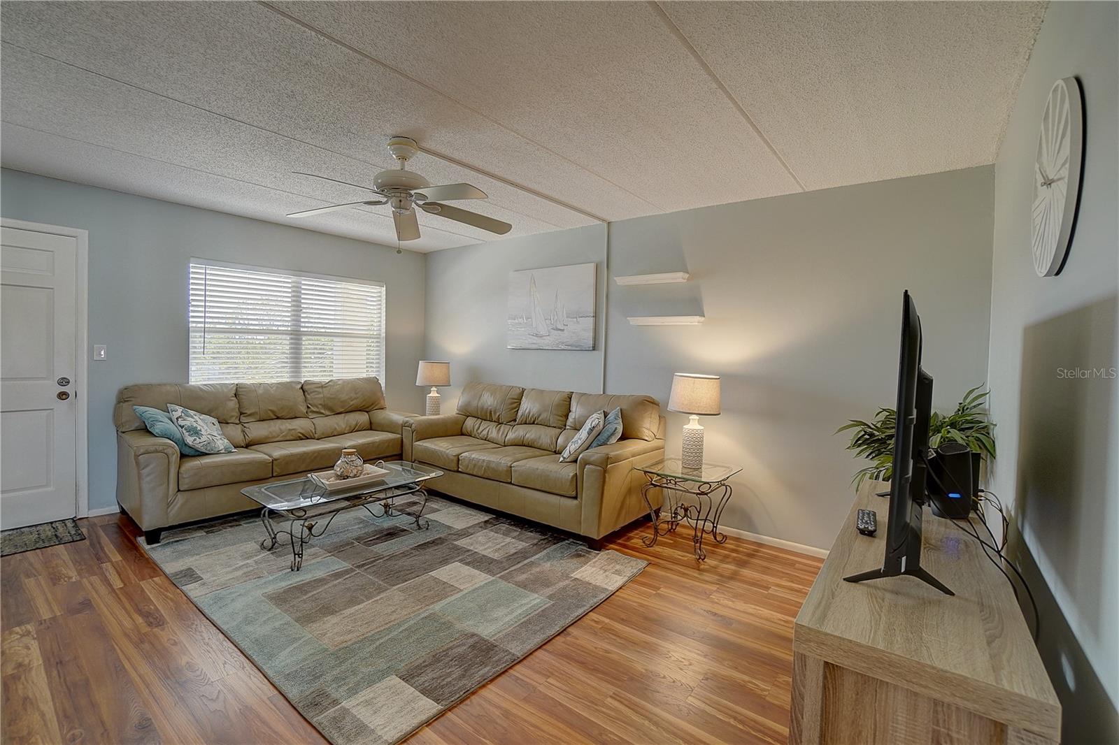 SEMINOLE SQUARE APTS - Residential