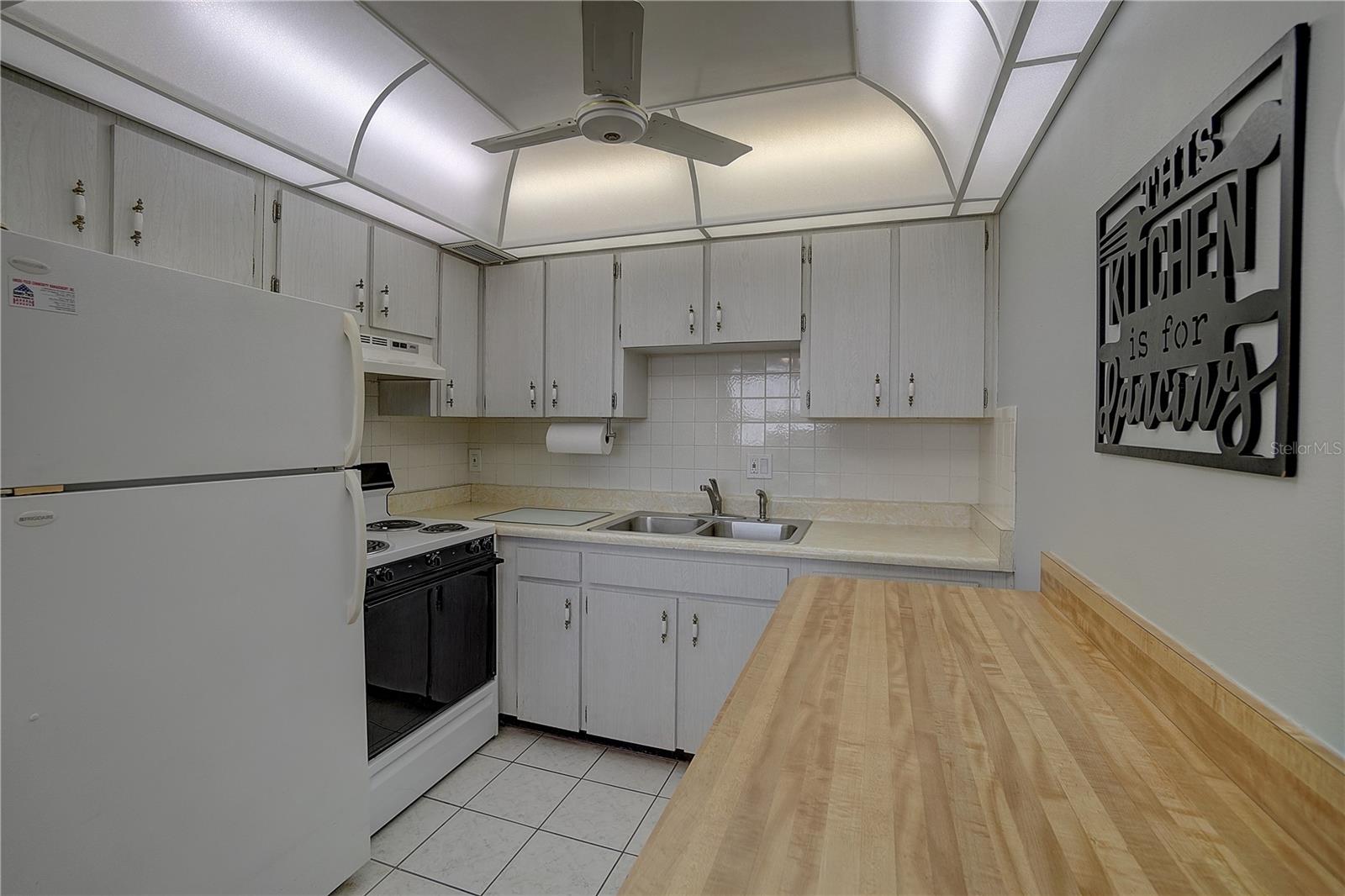 SEMINOLE SQUARE APTS - Residential