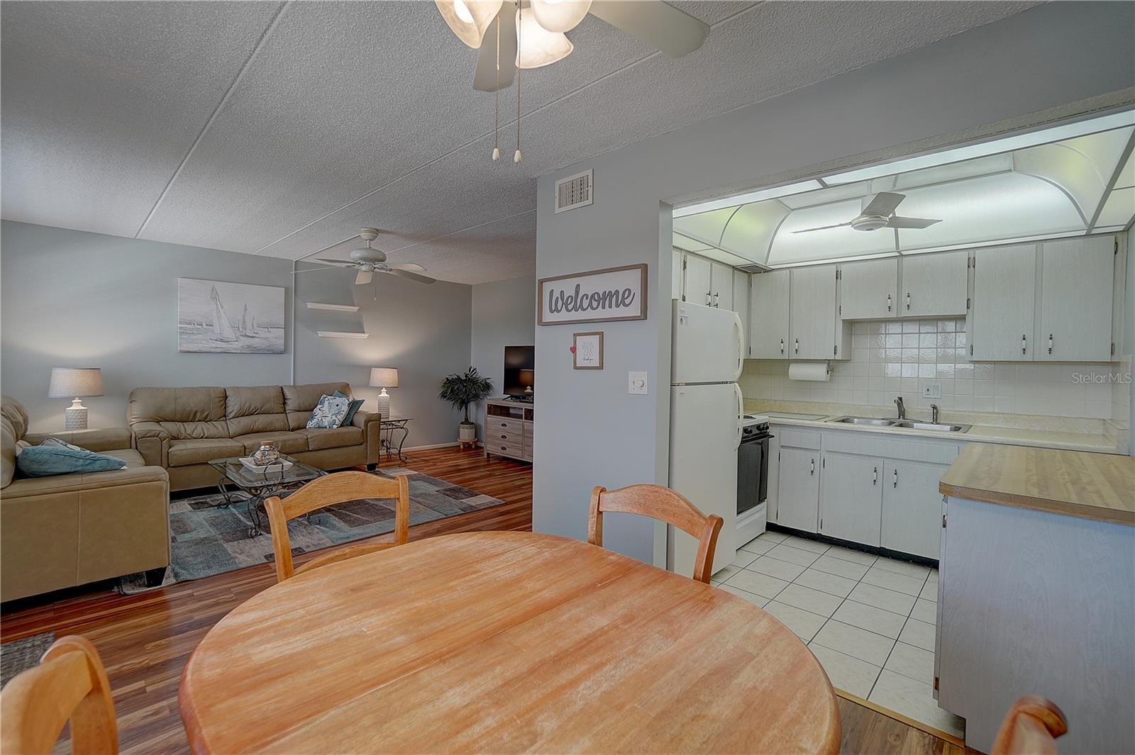 SEMINOLE SQUARE APTS - Residential