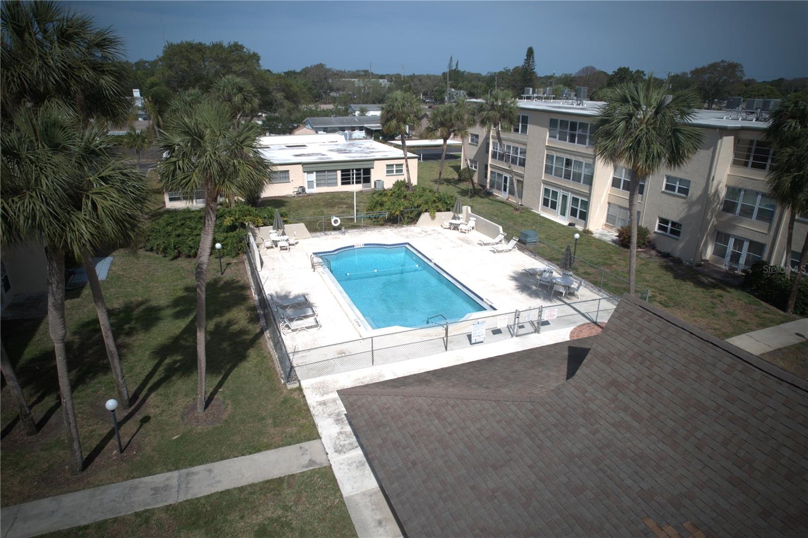 SEMINOLE SQUARE APTS - Residential