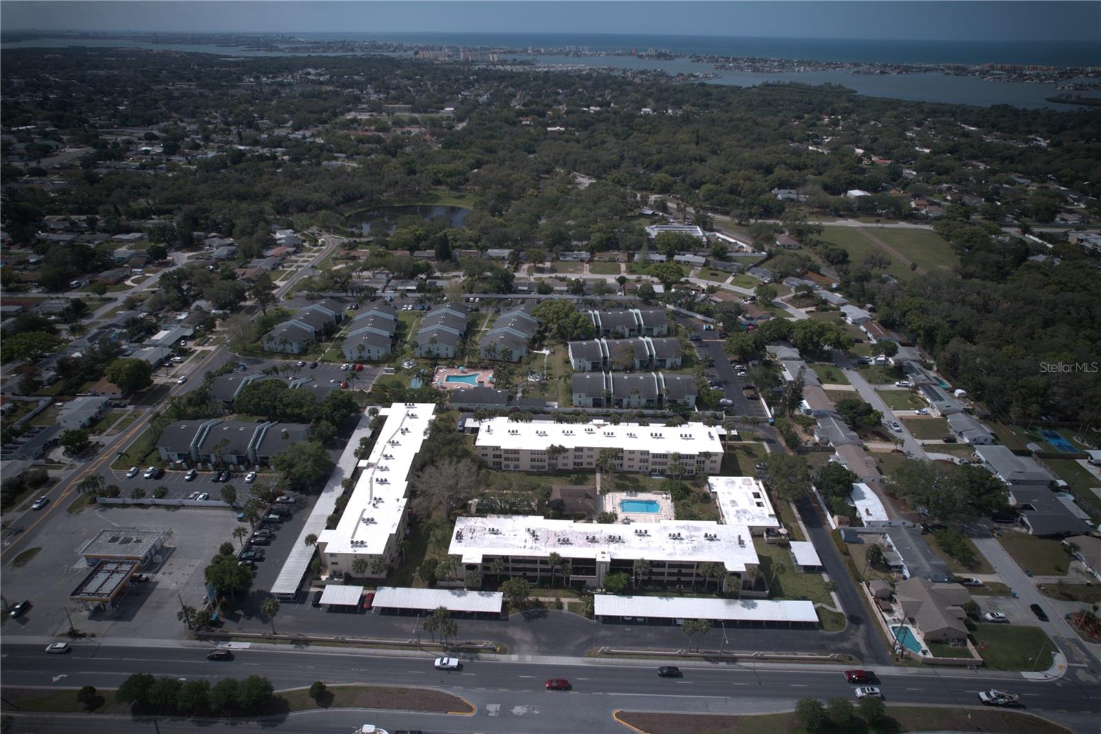 SEMINOLE SQUARE APTS - Residential