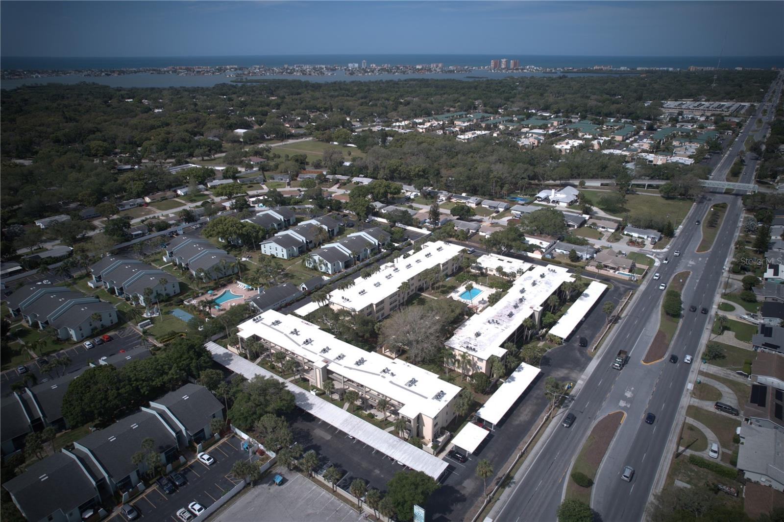 SEMINOLE SQUARE APTS - Residential