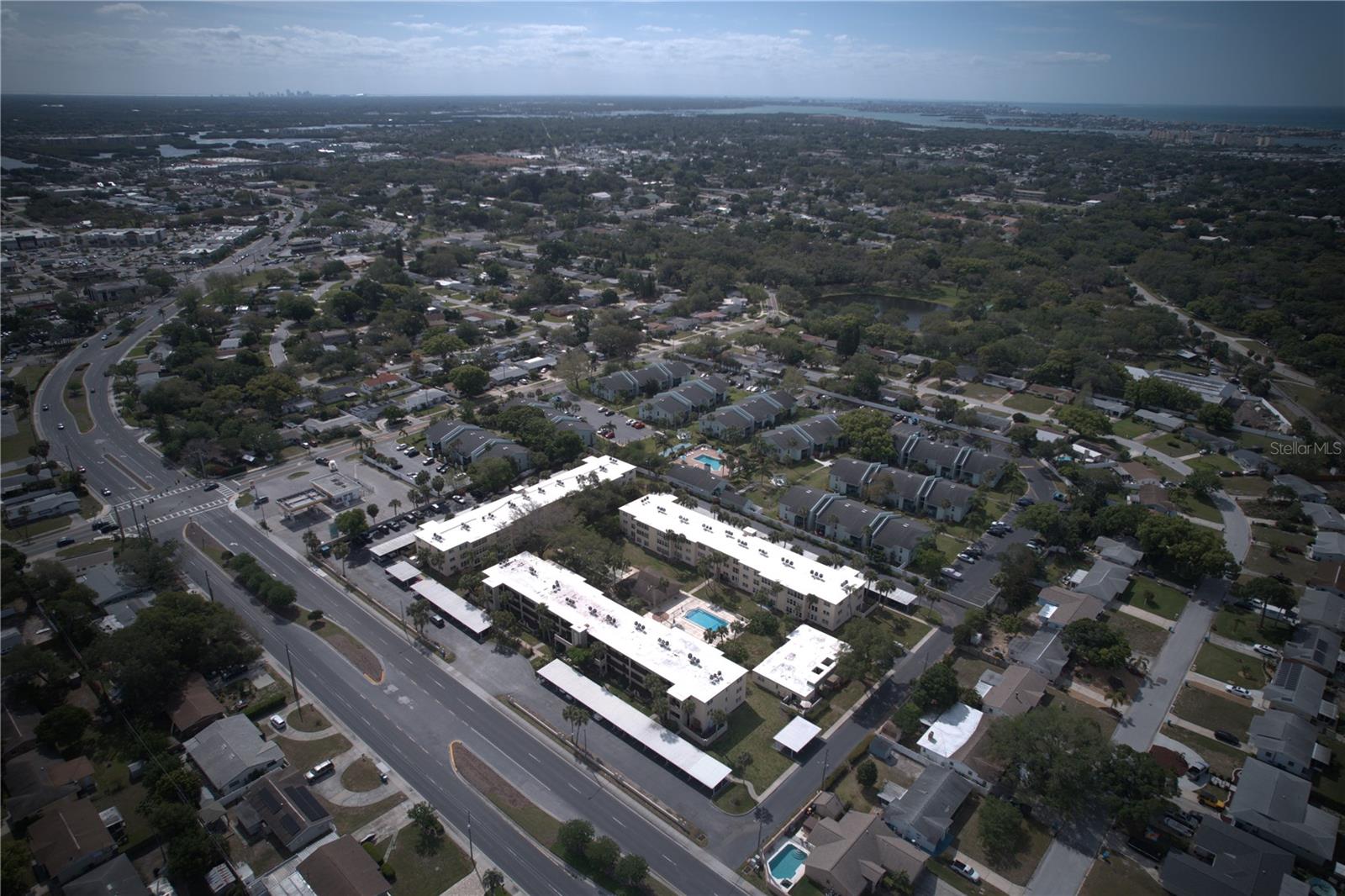 SEMINOLE SQUARE APTS - Residential