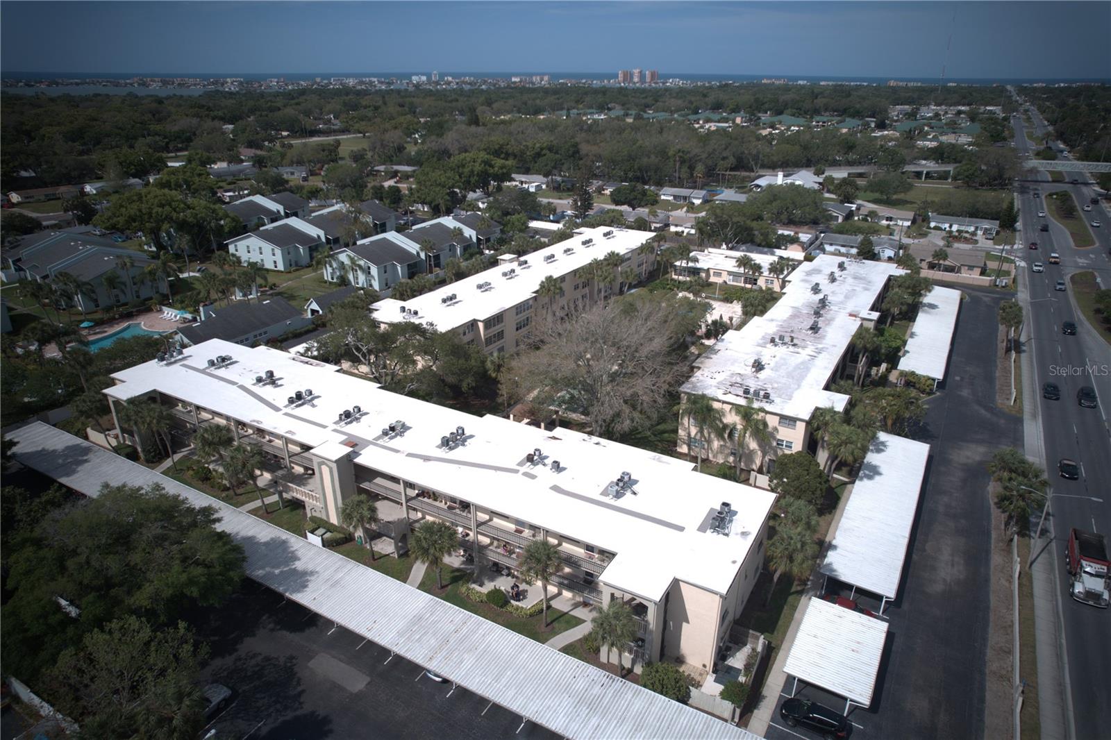 SEMINOLE SQUARE APTS - Residential