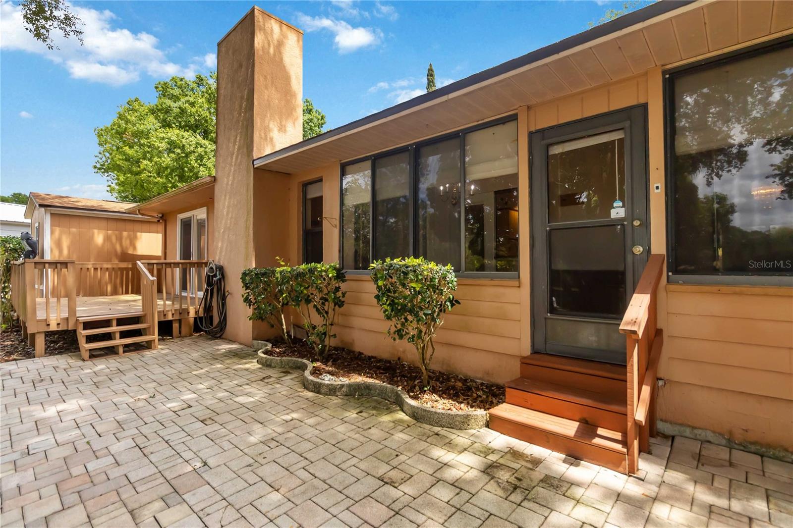 9835 LAKESHORE DRIVE