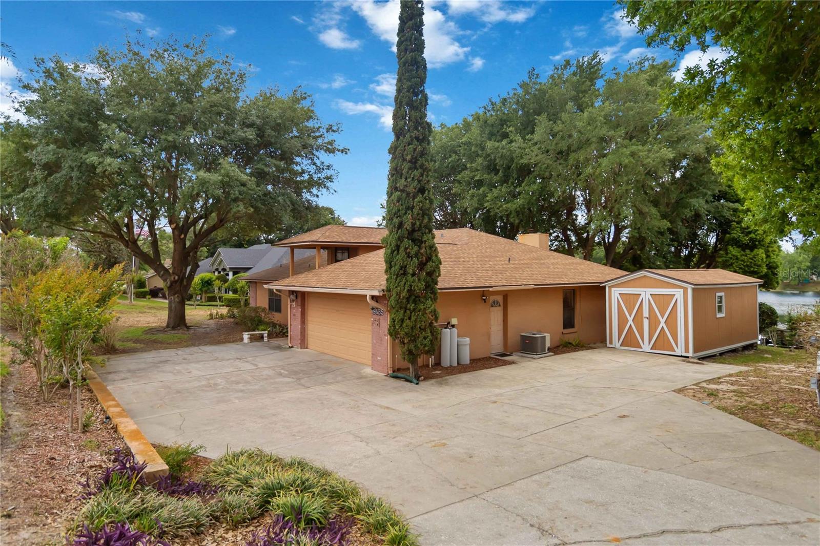 9835 LAKESHORE DRIVE