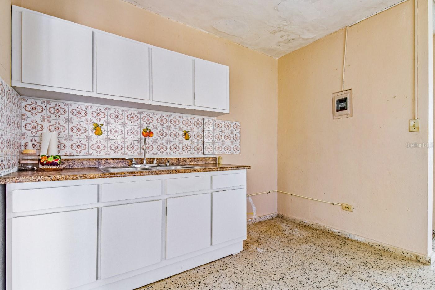 COMM. PLAYITA - Residential Lease