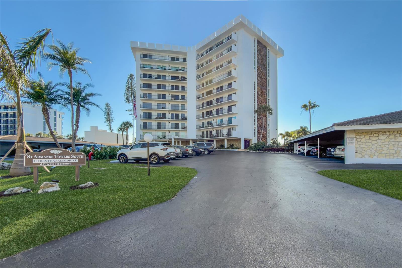 ST ARMAND TOWERS - Residential