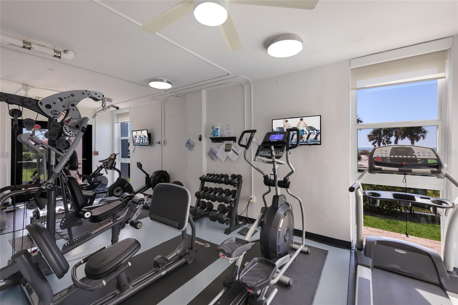 ST ARMAND TOWERS - Residential