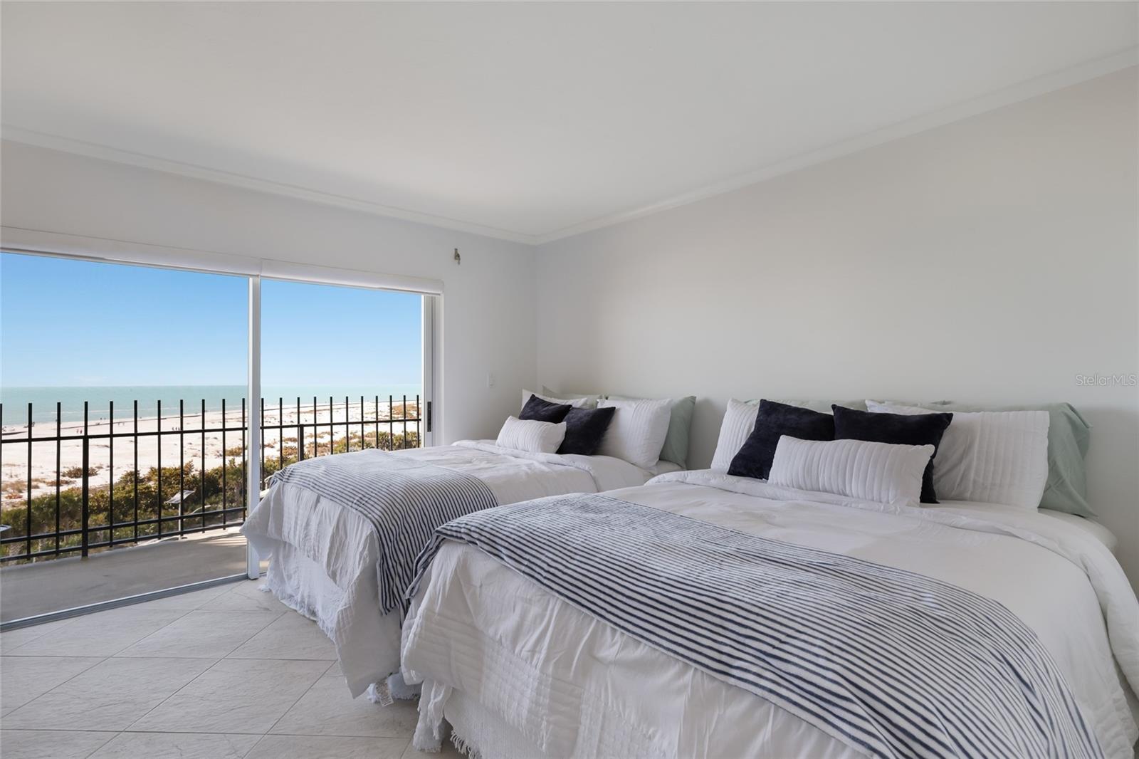 ST ARMAND TOWERS - Residential