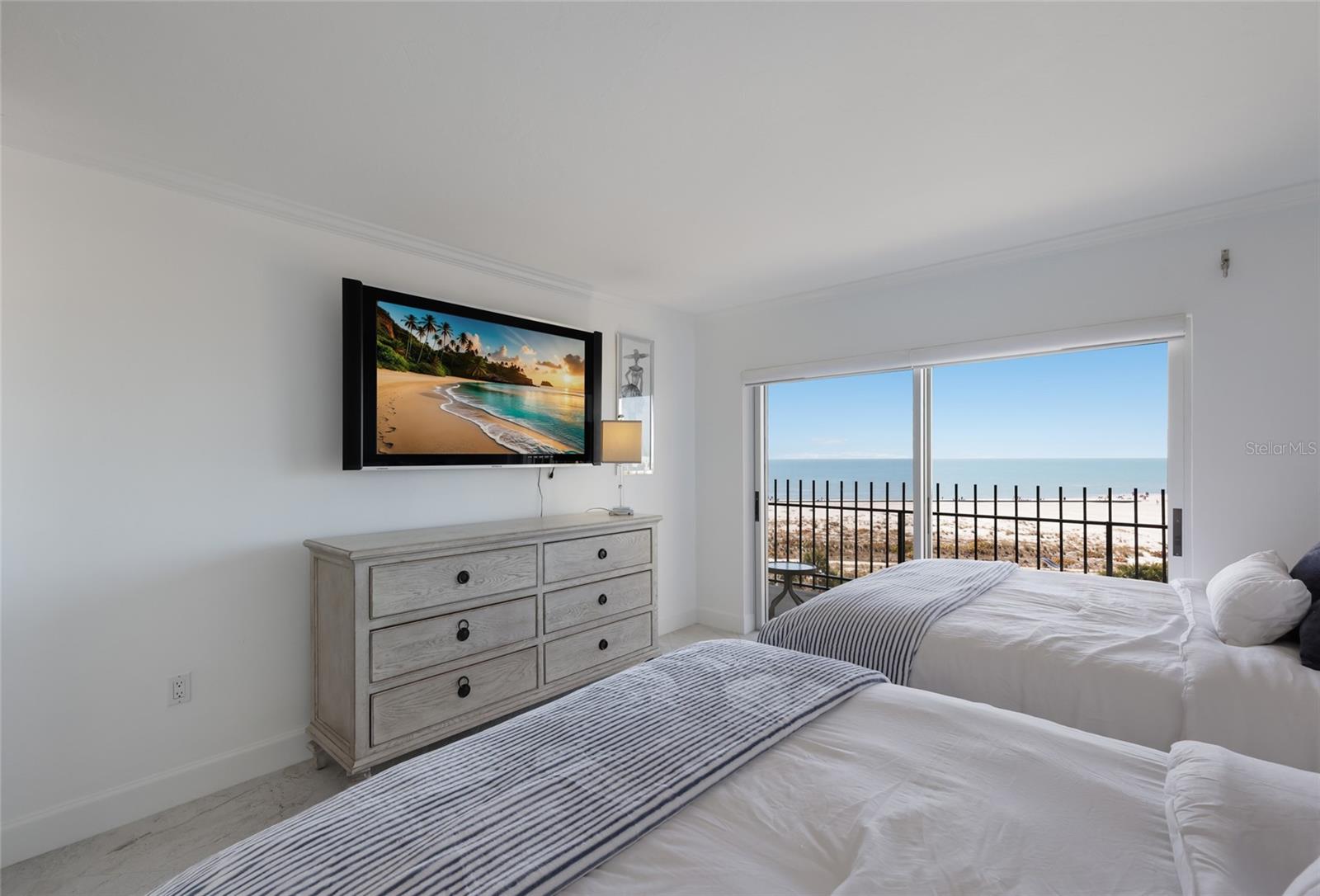 ST ARMAND TOWERS - Residential