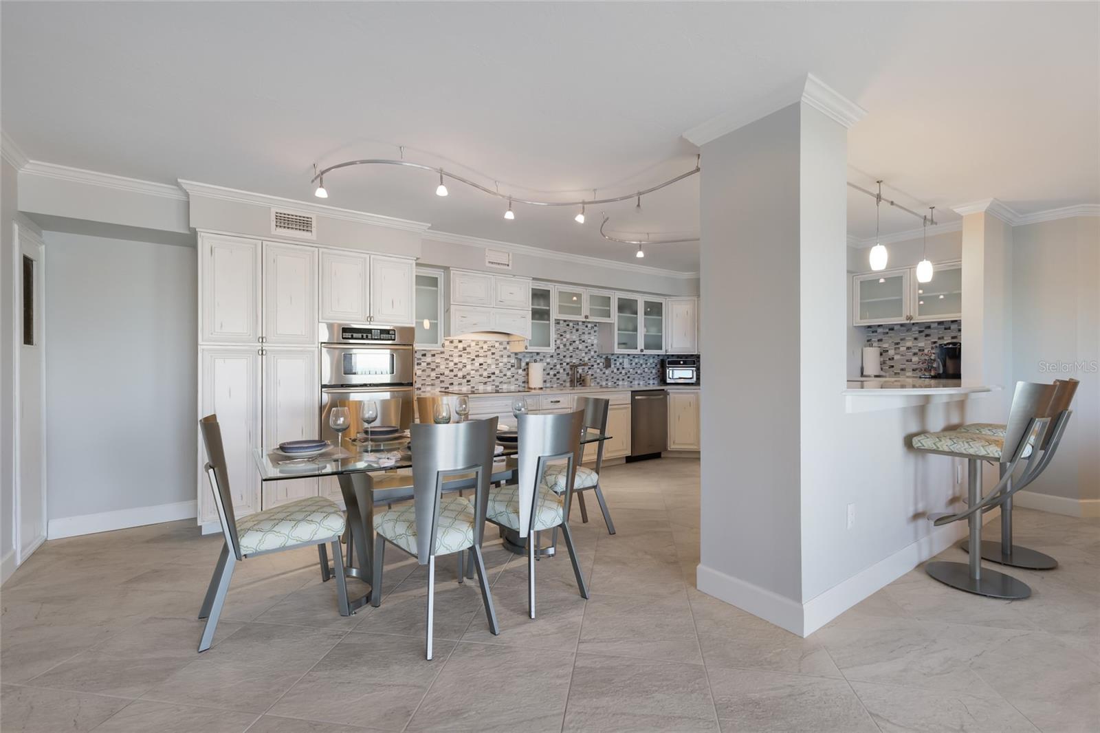 ST ARMAND TOWERS - Residential