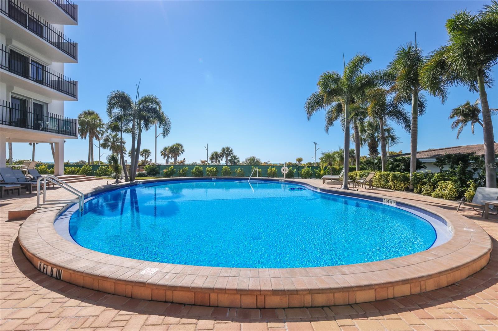 ST ARMAND TOWERS - Residential