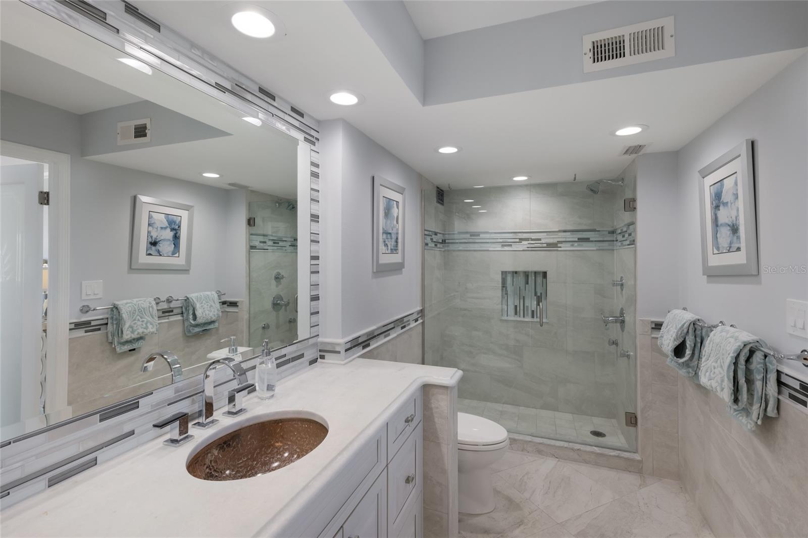 ST ARMAND TOWERS - Residential