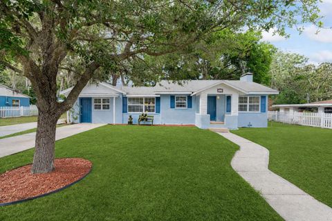 Photo of 111 E Charlotte Avenue, Eustis, FL 32726 (MLS # G5109380)